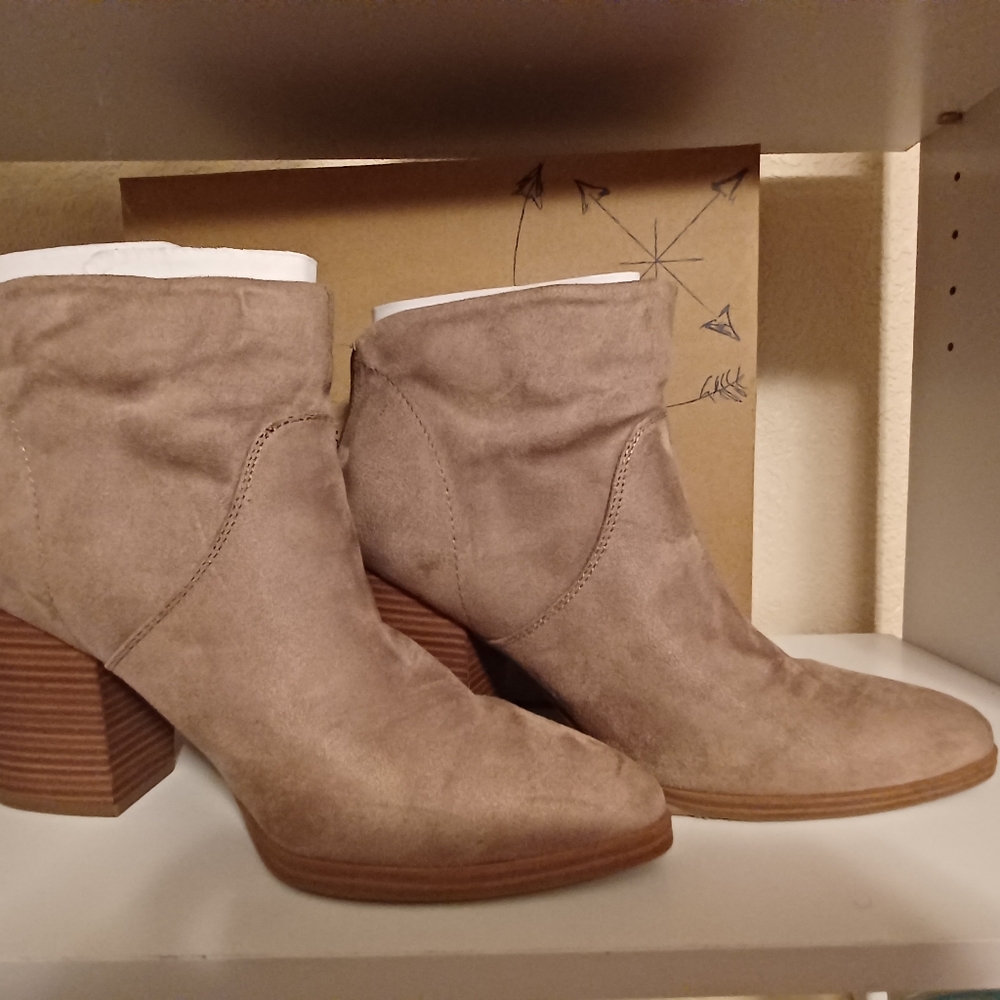 Size 10 Indigo Tan Booties